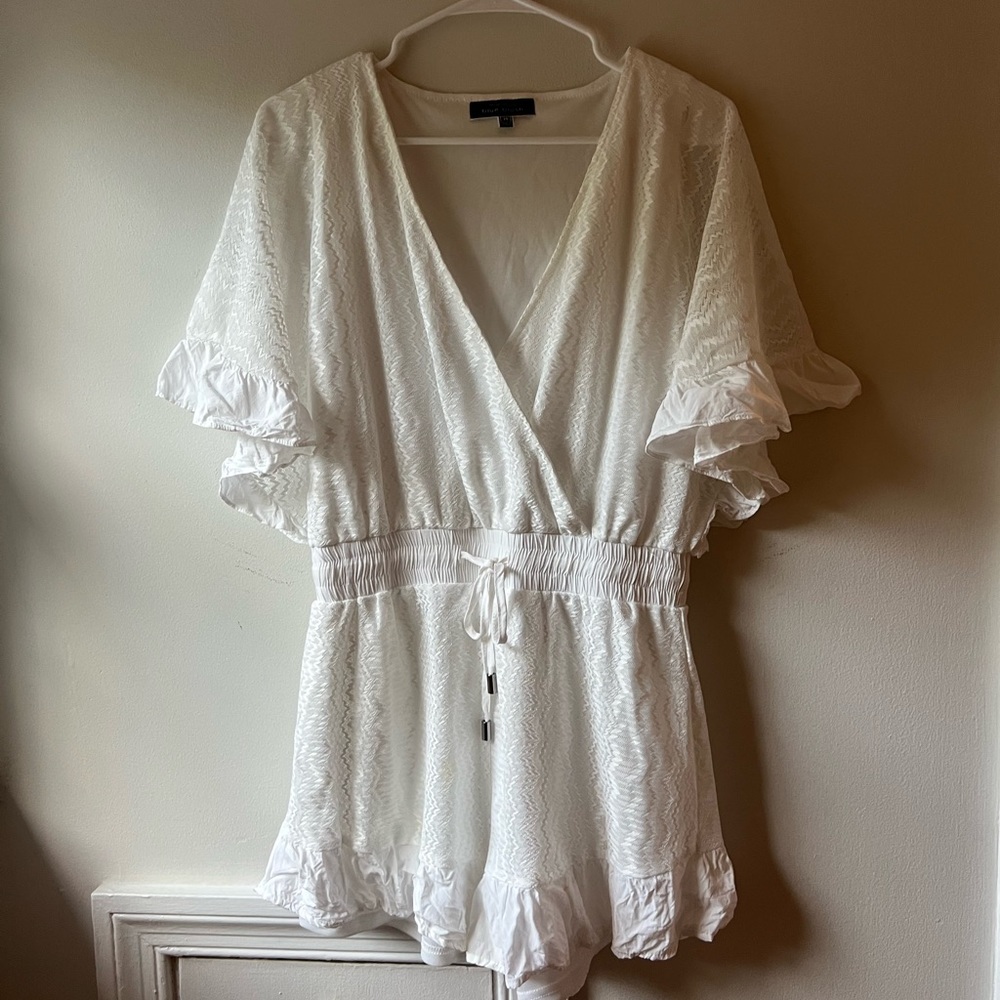 L’Abeye ivory lace detail ruffled romper - Great Condition!